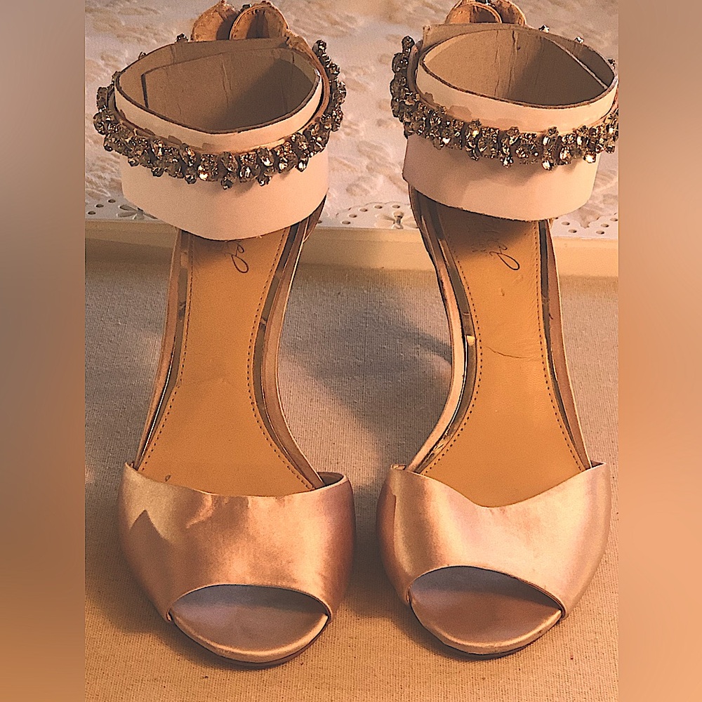 Badgley Mischka Raleigh Jeweled Satin High Heels. Woman’s Size 10 - Picture 12 of 15